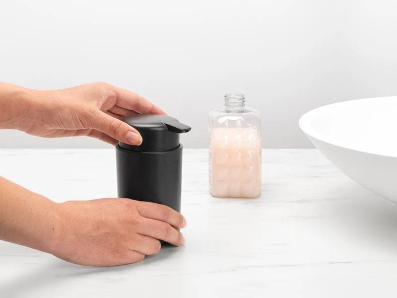 Brabantia Seifenspender 250 ml, Schwarz 7 Brabantia Seifenspender 250 ml, Schwarz – Bild 7