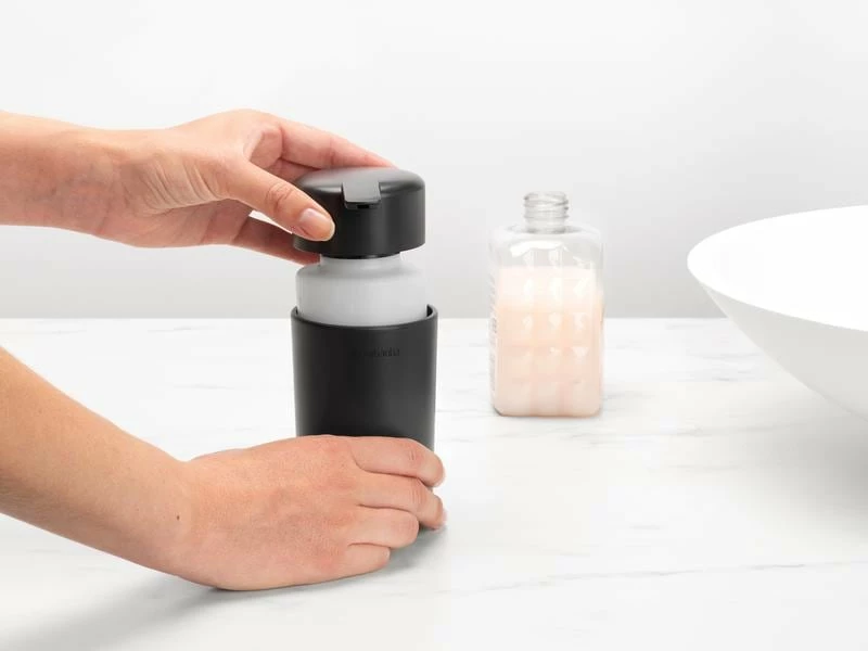 Brabantia Seifenspender 250 ml, Schwarz 9 Brabantia Seifenspender 250 ml, Schwarz – Bild 9