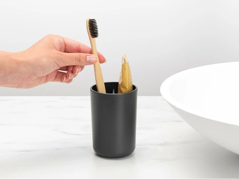 Brabantia Zahnputzbecher Schwarz 6 Brabantia Zahnputzbecher Schwarz – Bild 6