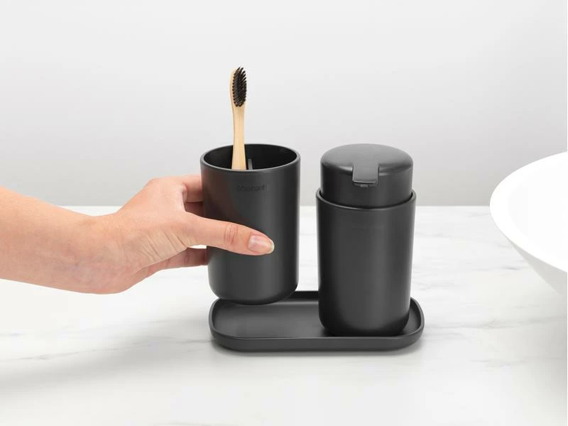 Brabantia Seifenspender-Set mit Zahnputzbecher und Schale Schwarz 6 Brabantia Seifenspender-Set mit Zahnputzbecher und Schale Schwarz – Bild 6